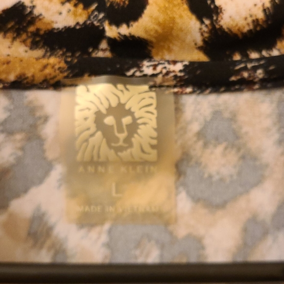 Top - Picture 2 of 2